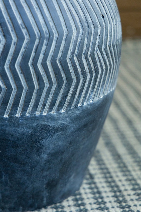 Carmoo Grey Textured Pot