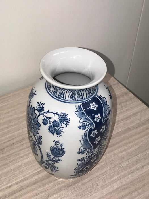 Nanjing Vase 22cms tall