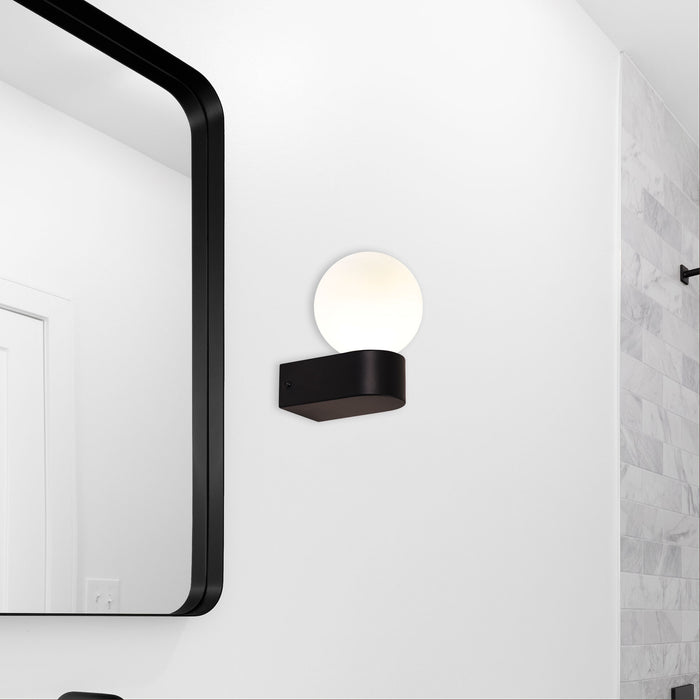 Minne Black Wall Light