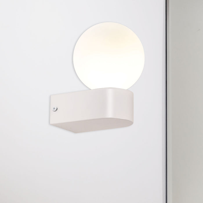 Minne White Wall Light