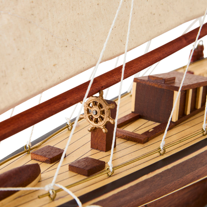 Shamrock Yacht, 50cm - Wood