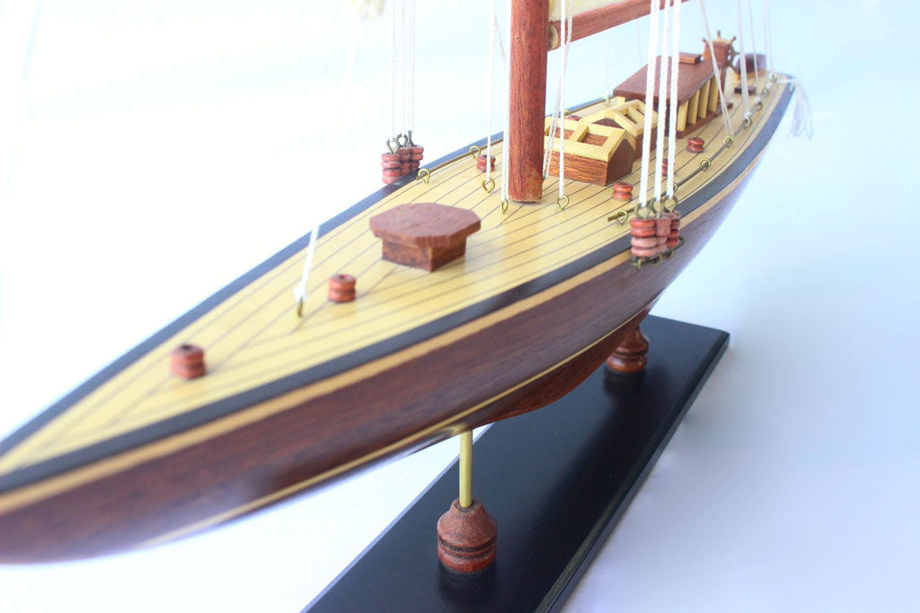 Shamrock Yacht, 50cm - Wood