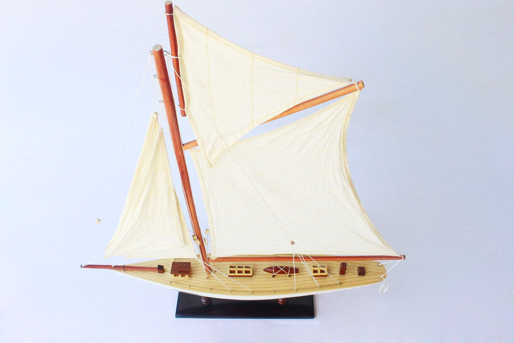 Columbia Yacht, Red