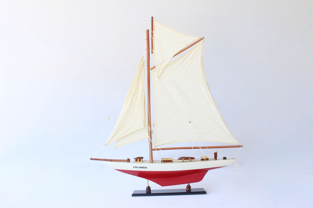Columbia Yacht, Red