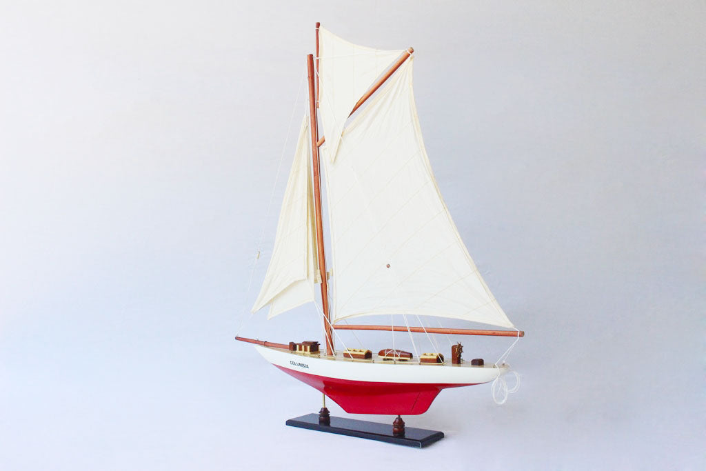 Columbia Yacht, Red