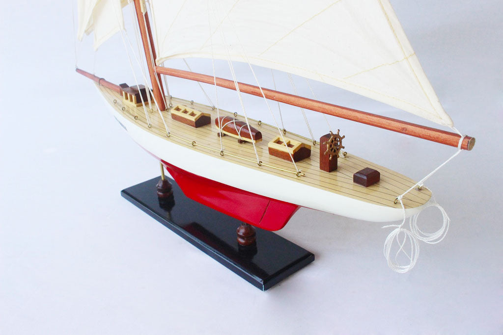Columbia Yacht, Red
