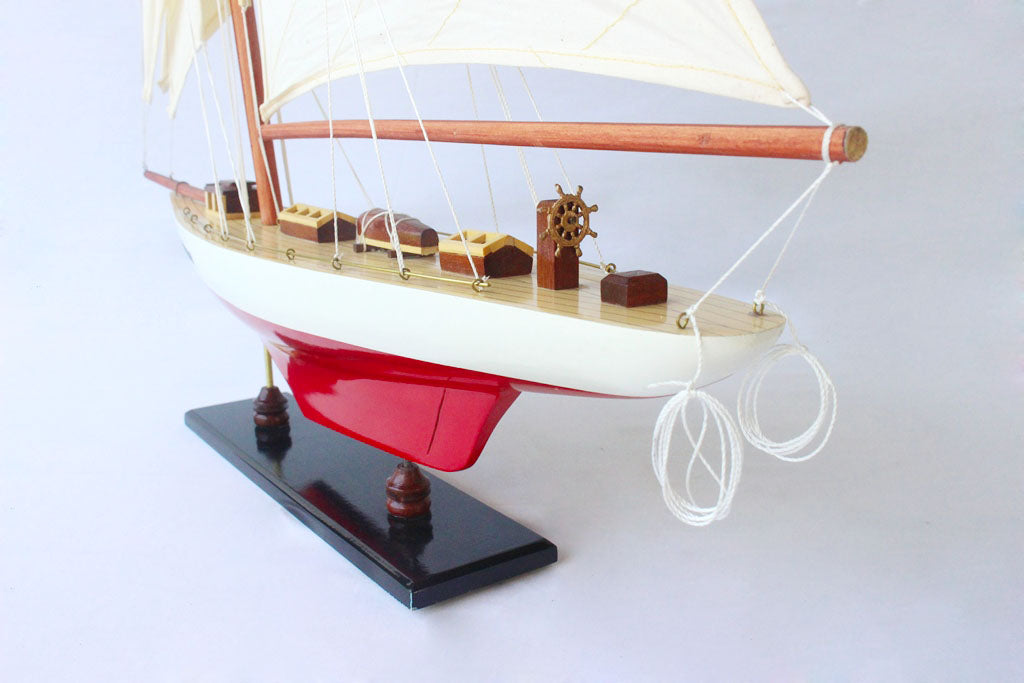 Columbia Yacht, Red