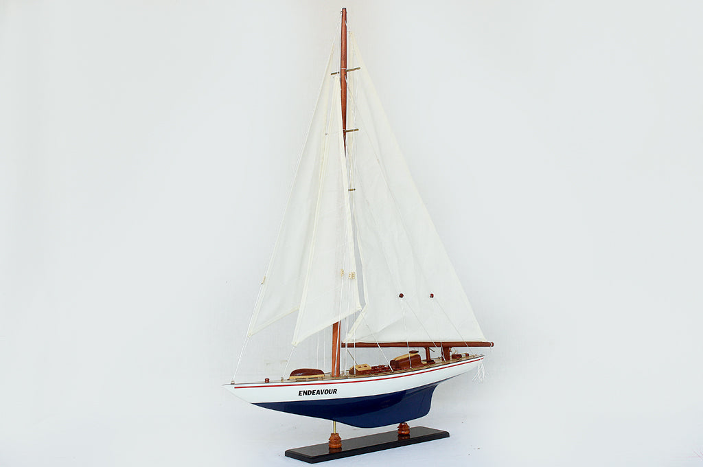 Endeavour Yacht, Blue