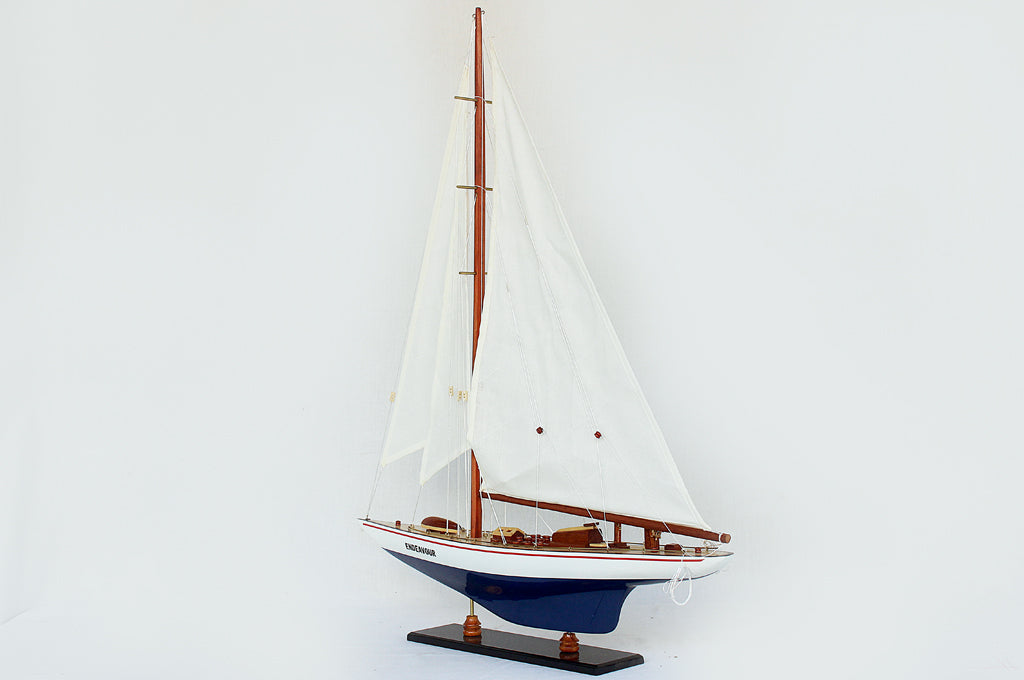 Endeavour Yacht, Blue