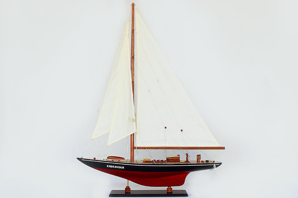 Endeavour Yacht, Black/Red - Wood