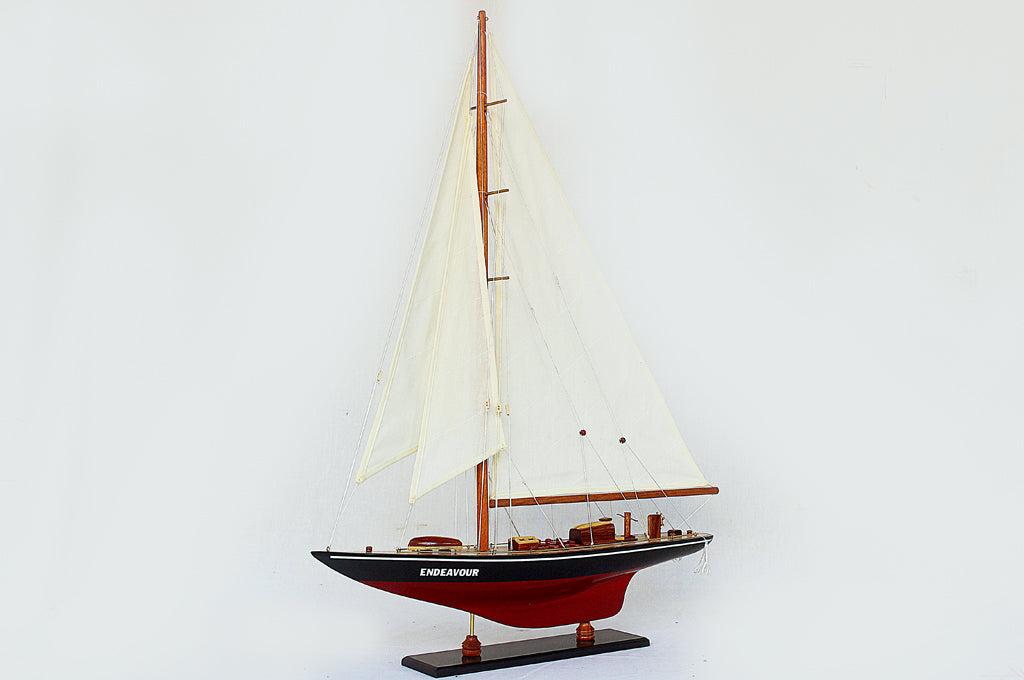 Endeavour Yacht, Black/Red - Wood