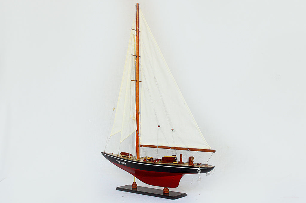 Endeavour Yacht, Black/Red - Wood