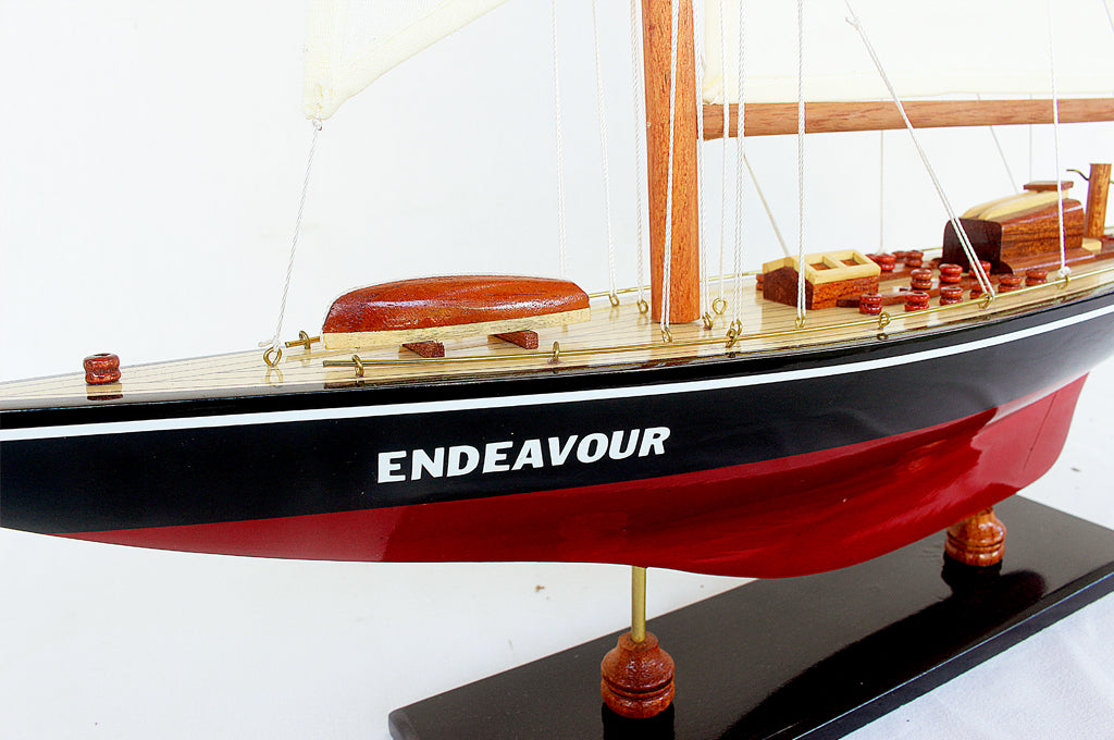 Endeavour Yacht, Black/Red - Wood