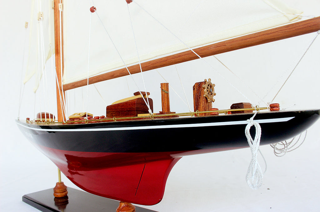Endeavour Yacht, Black/Red - Wood