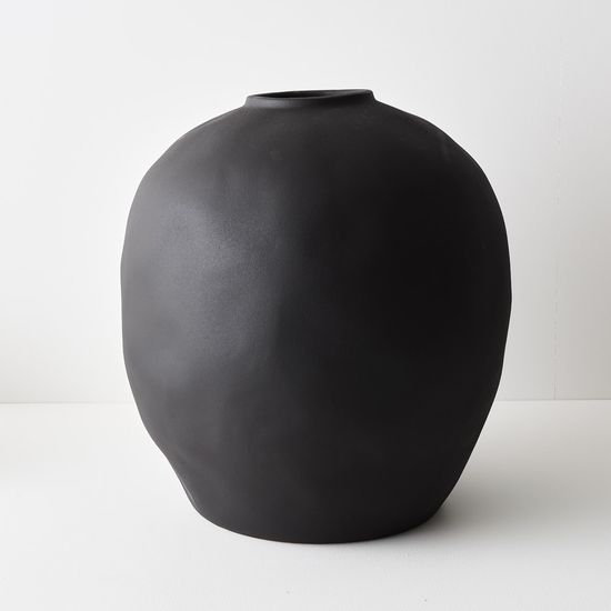 Alecta Pot - Black