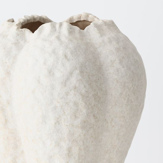 Nagio Vase - Eggshell