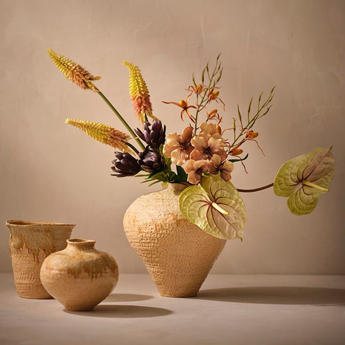 Pyra Vase - Creamed, 20cml x 14cmw x 21cmh