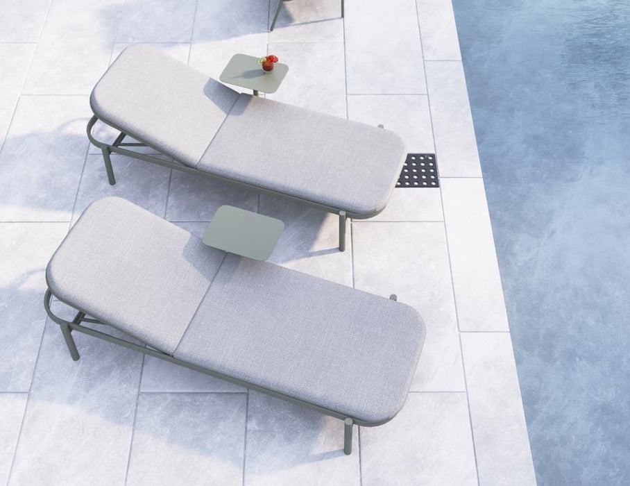 Verano Sun Lounge - Eucalyptus Green - with Side Table - Sandy Grey Cushions