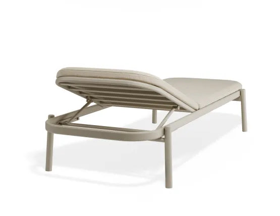 Verano Sun Lounge - Latte - with Side Table - Granite Grey Cushion, Aluminium