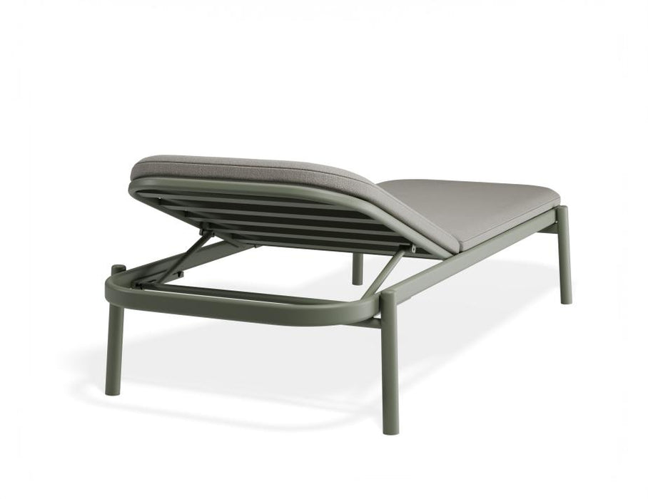 Verano Sun Lounge - Eucalyptus Green - with Side Table - Sandy Grey Cushions