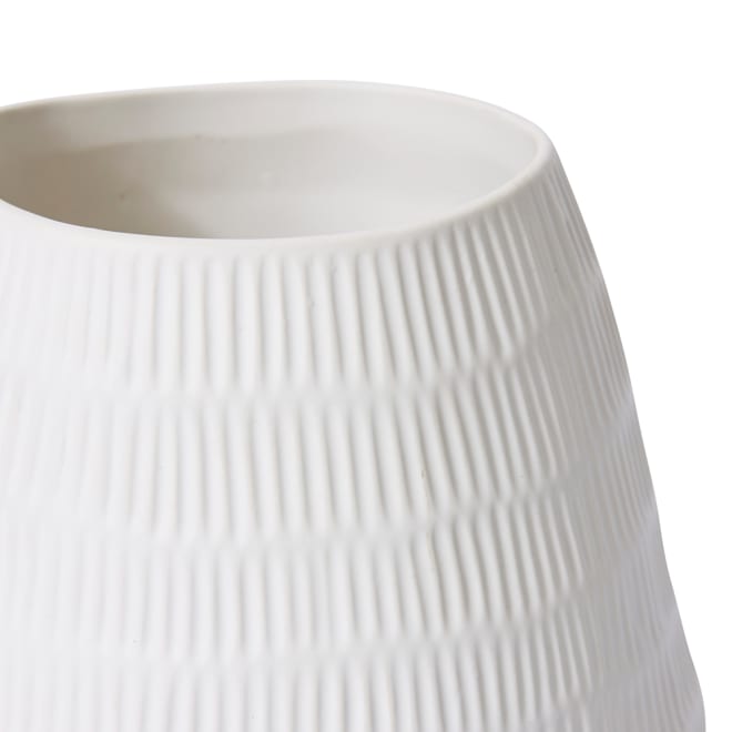 Juana Vase - White, 26cm (H)