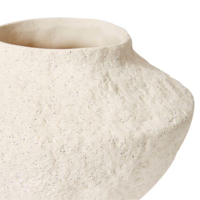 Kajiso Vessel - Ivory, 21cm (H)